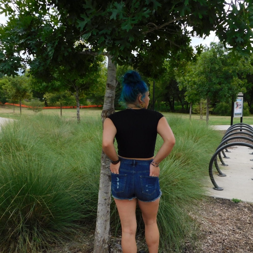 Basic Crop Top - Picture 3 of 3